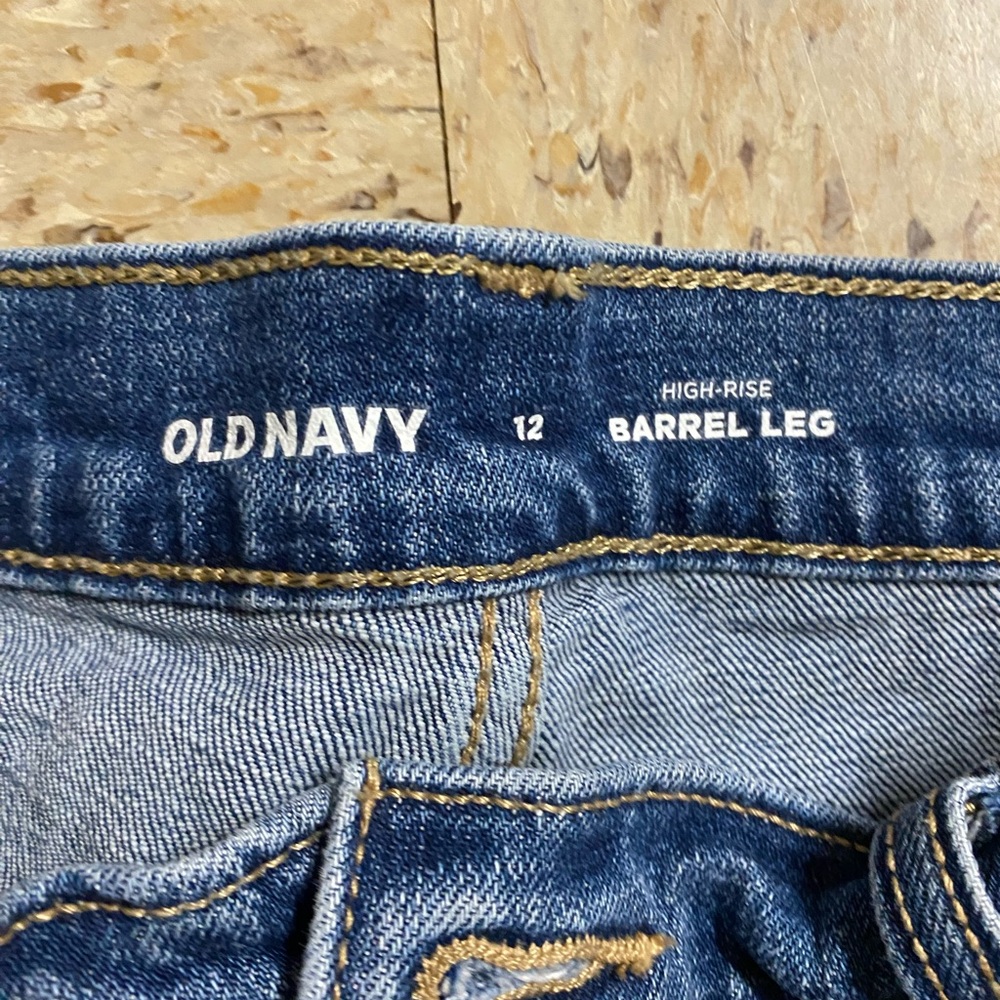 Old Navy High-Rise Barrel Leg Jeans